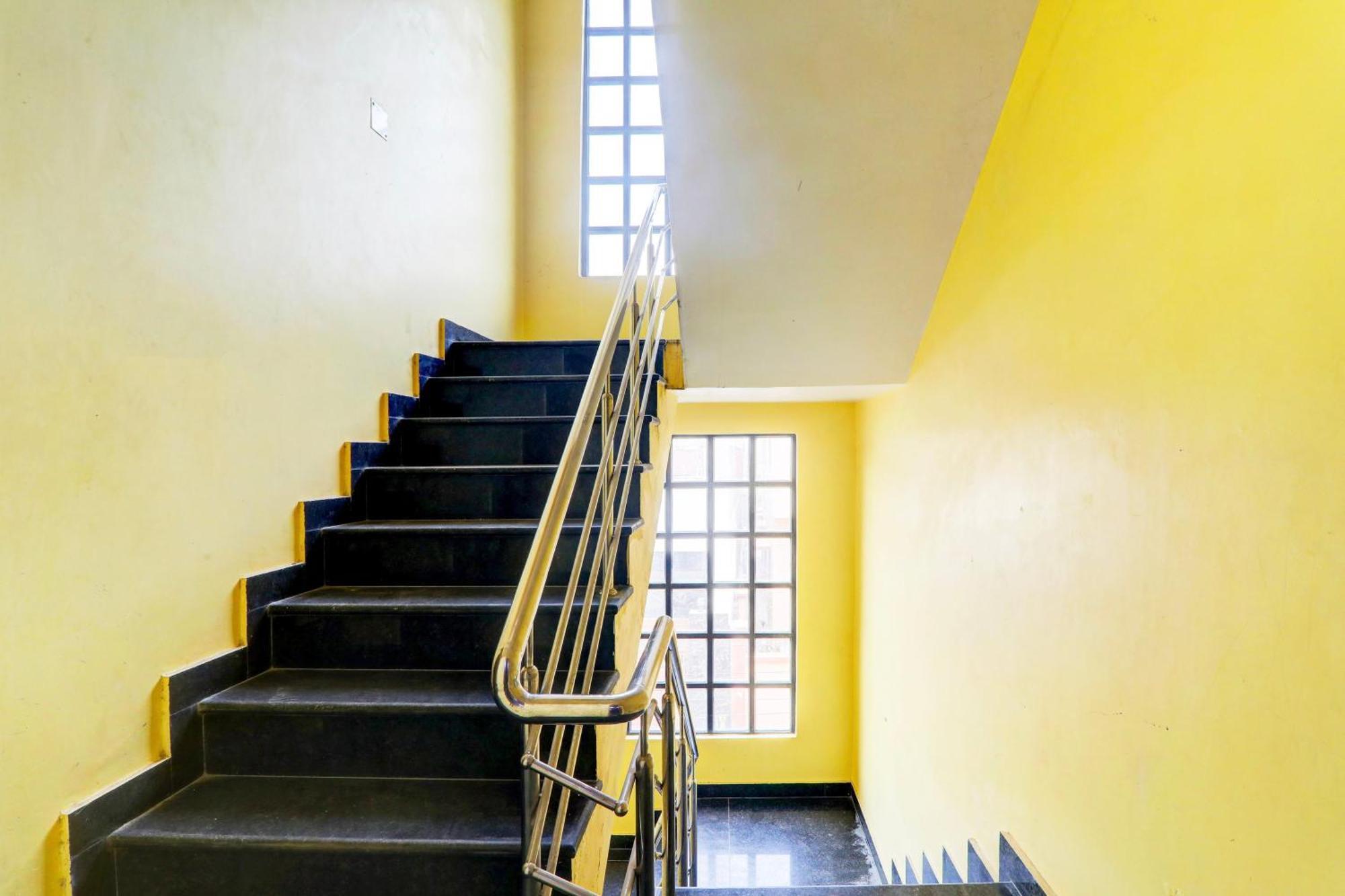 Hotel O Radha Rani Paying Guest House バラナシ エクステリア 写真